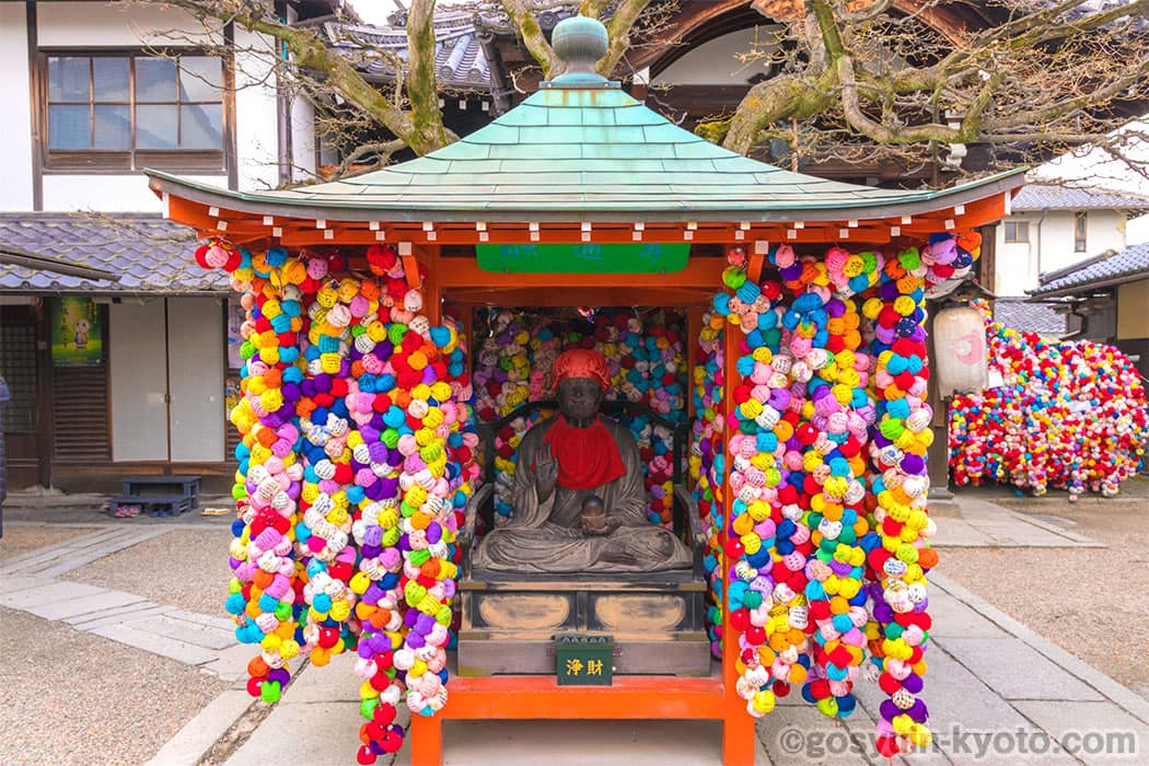 京都市東山区の八坂庚申堂のくくり猿