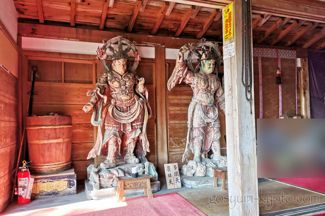 月輪寺の本堂の仏像