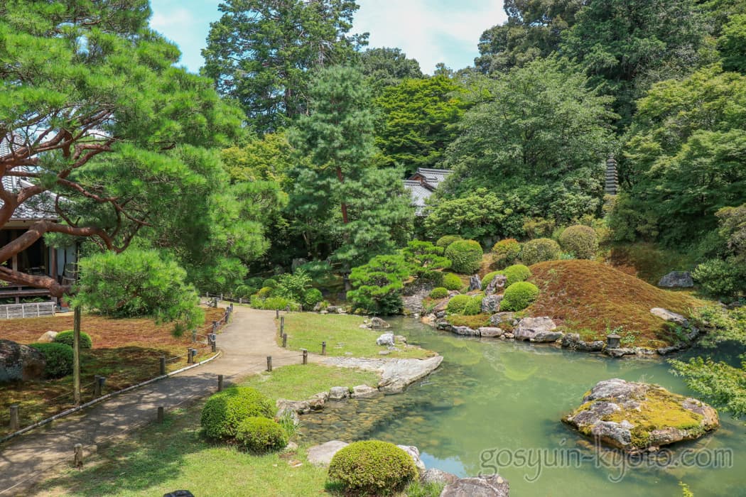 京都市東山区の青蓮院の庭園