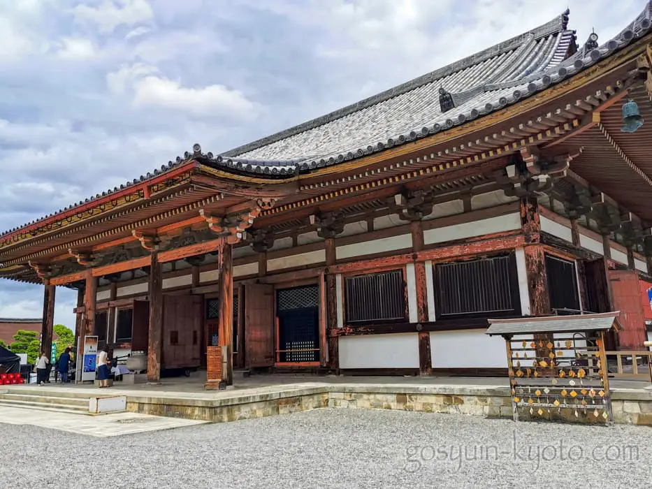 京都市南区の東寺の食堂