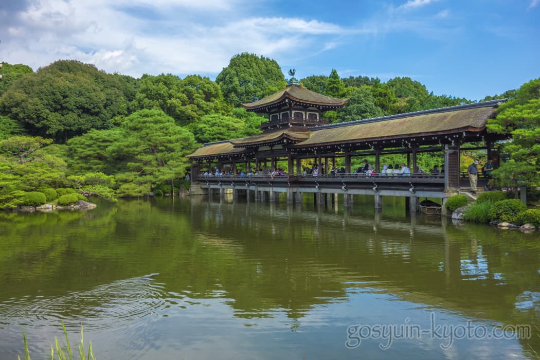 京都市左京区の平安神宮の神苑